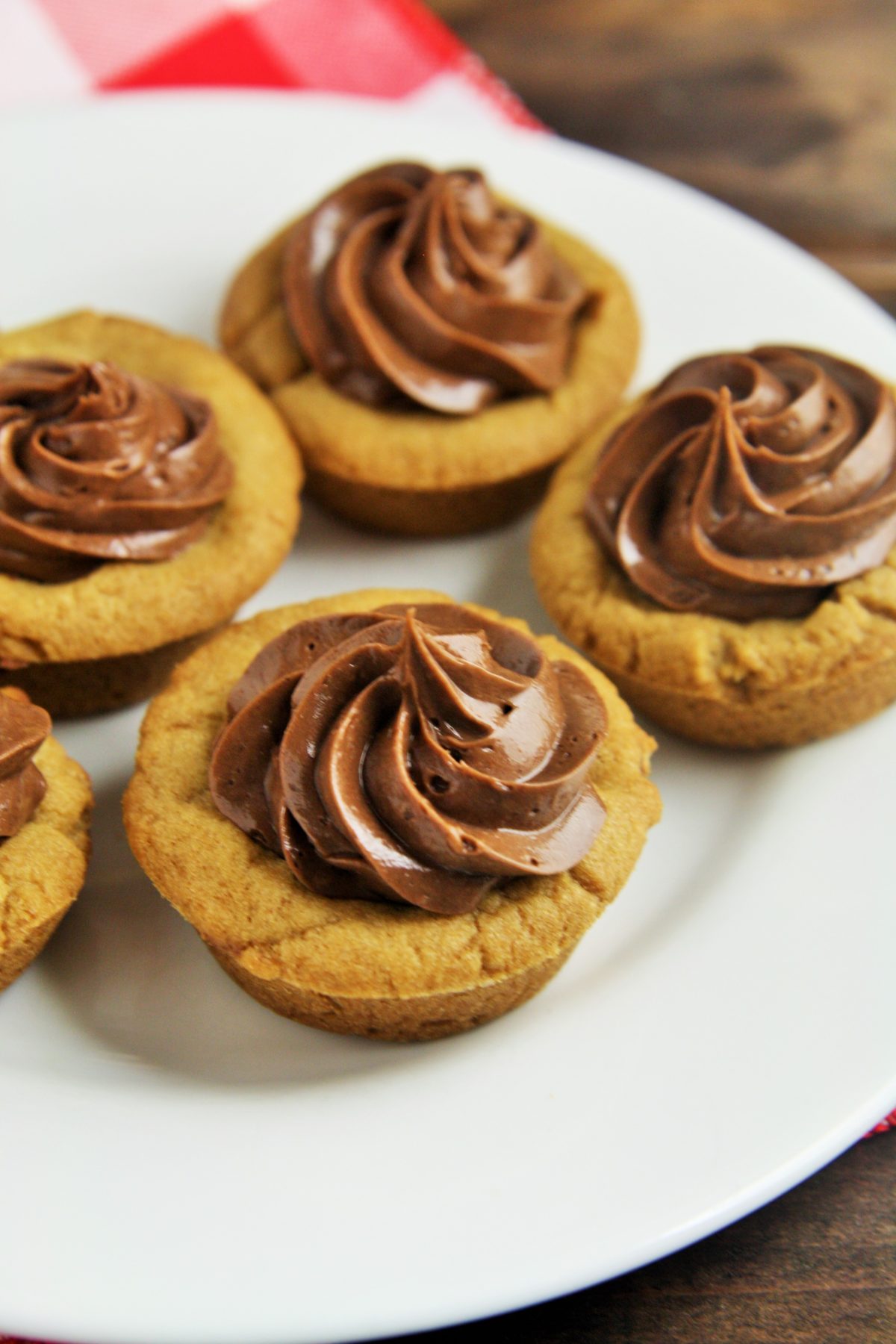 Peanut Butter Chocolate Cookie Cups The Tasty Bite