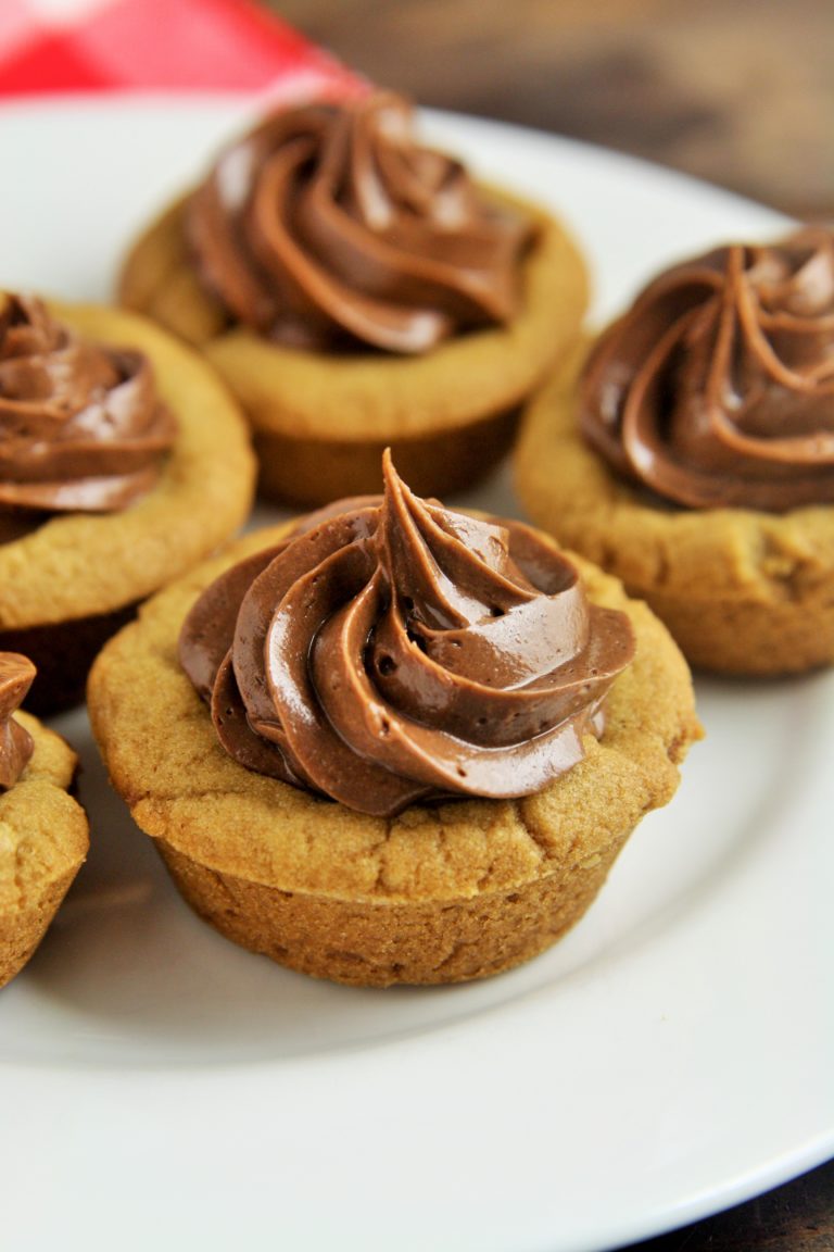 Peanut Butter Chocolate Cookie Cups - The Tasty Bite