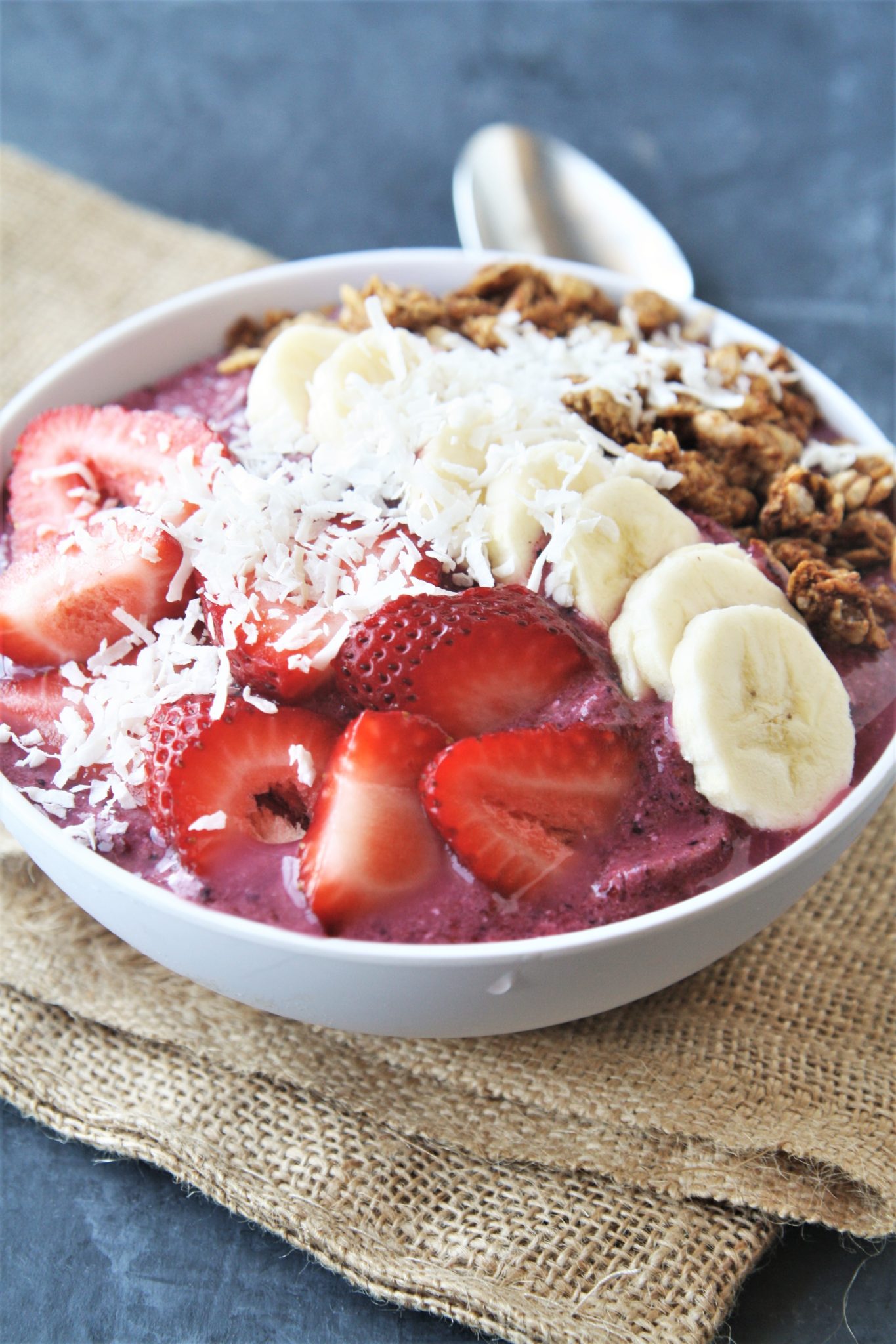 Superfood Acai Bowl - The Tasty Bite