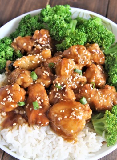 Crispy chicken coated with a sweet and sticky sauce, this Panda Express Copycat Crispy Honey Sesame Chicken recipe is an all-time favorite. Even better than takeout!