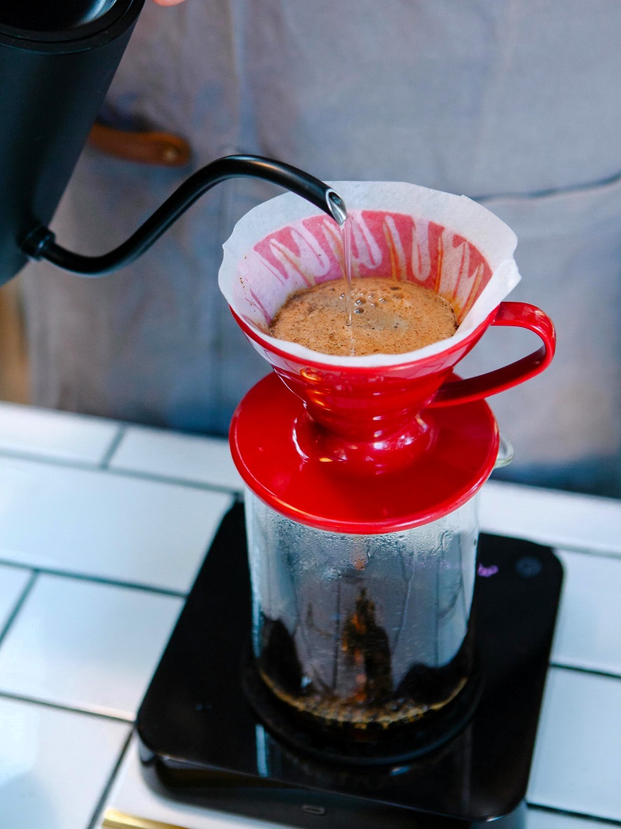 Learn how flat bottom vs cone coffee filters impact your brew. Explore how filter shape, material, and brewing method influence coffee flavor, clarity, and sustainability to help you choose the perfect filter for your coffee.