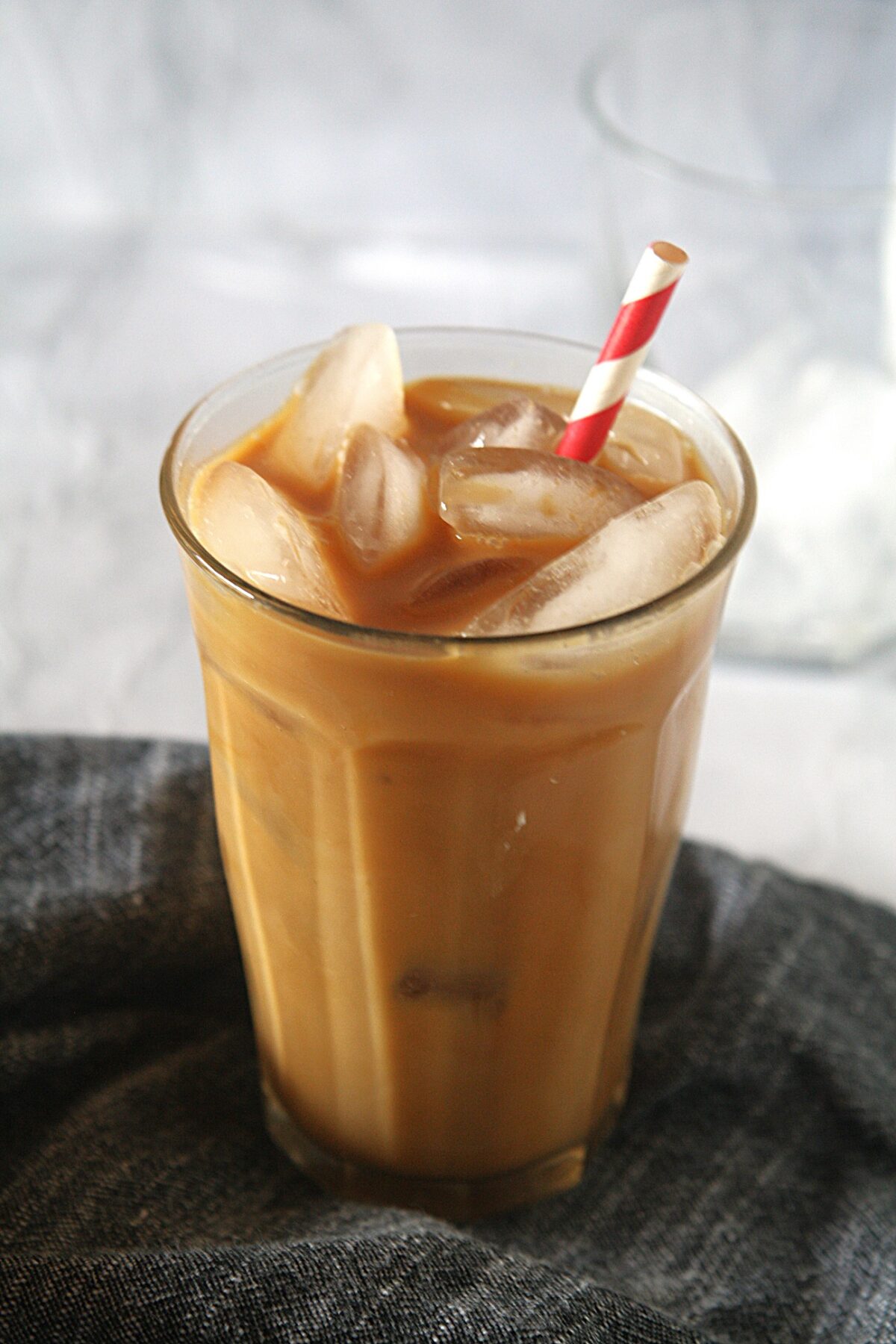 Jack in the Box’s iced coffee is a favorite for its smooth, creamy flavor and perfect balance of sweetness. If you’ve been craving this treat but want to save a trip, here’s how you can recreate it at home!