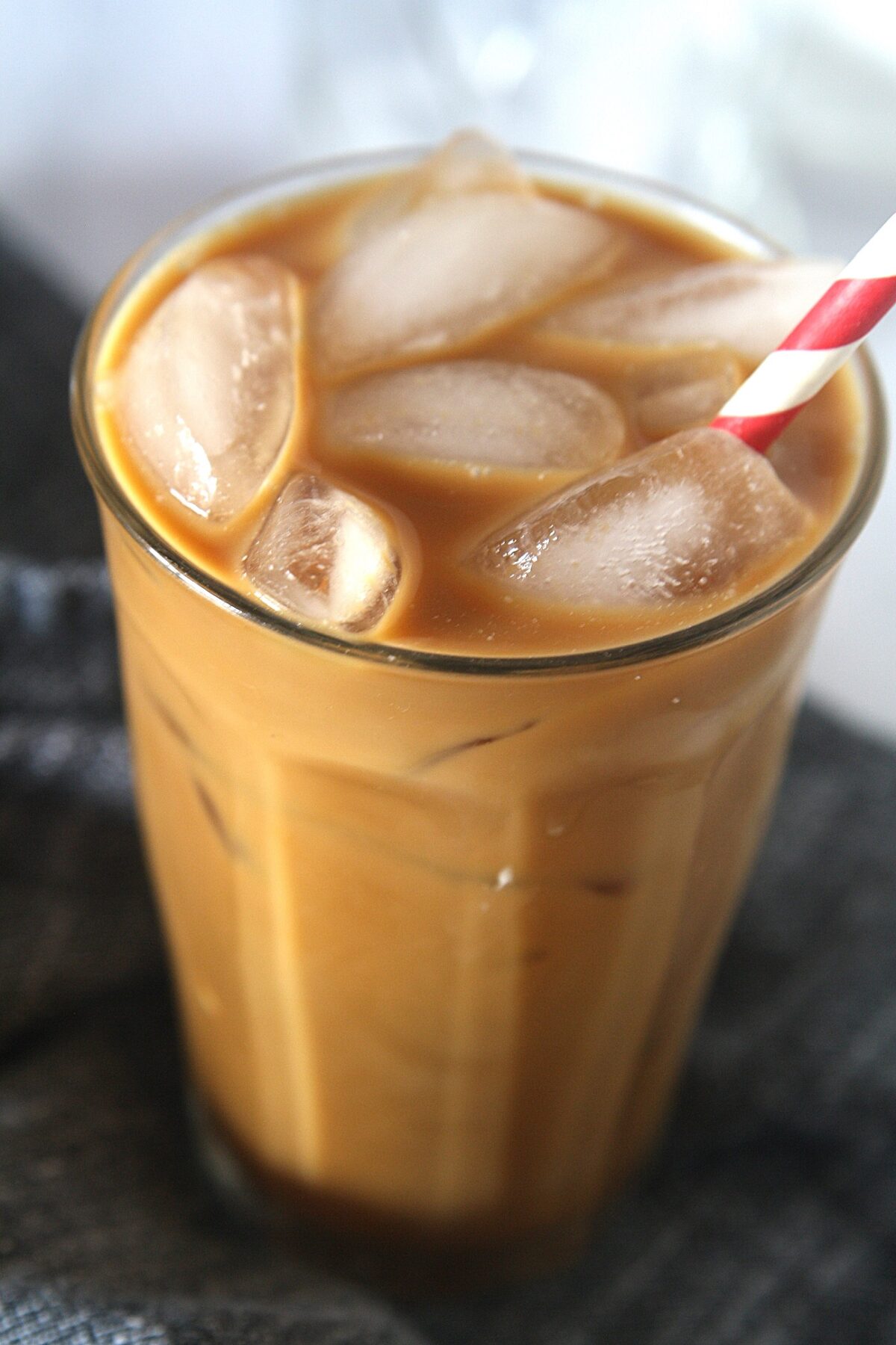 Jack in the Box’s iced coffee is a favorite for its smooth, creamy flavor and perfect balance of sweetness. If you’ve been craving this treat but want to save a trip, here’s how you can recreate it at home!