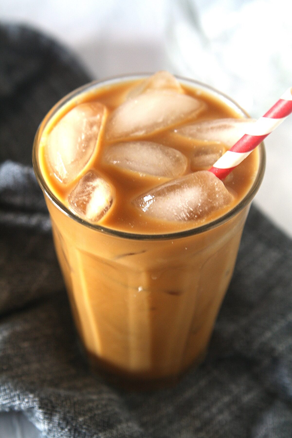 Jack in the Box’s iced coffee is a favorite for its smooth, creamy flavor and perfect balance of sweetness. If you’ve been craving this treat but want to save a trip, here’s how you can recreate it at home!