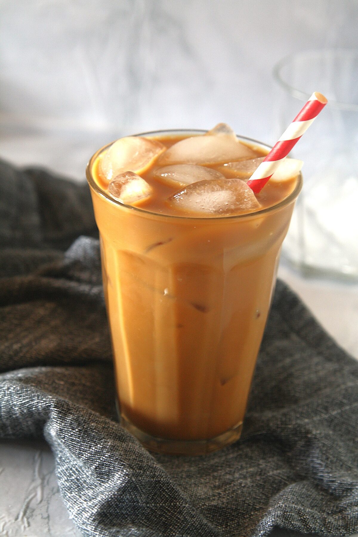 Jack in the Box’s iced coffee is a favorite for its smooth, creamy flavor and perfect balance of sweetness. If you’ve been craving this treat but want to save a trip, here’s how you can recreate it at home!