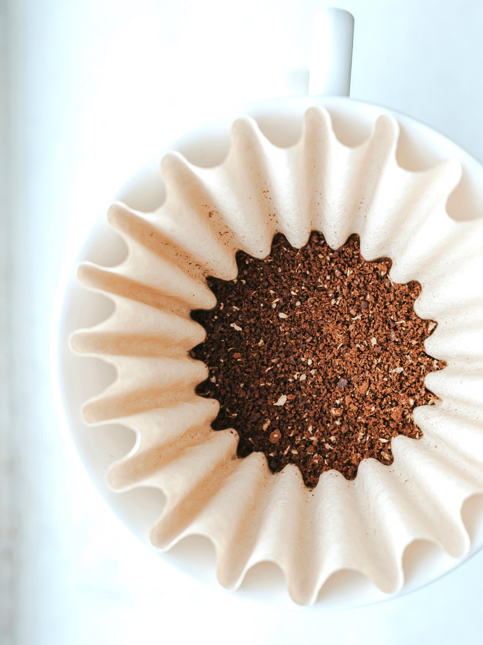 Learn the best ways to dissolve coffee grounds in a clogged drain with simple methods like hot water, baking soda, and vinegar. Discover tips for preventing future blockages and maintaining your plumbing system.