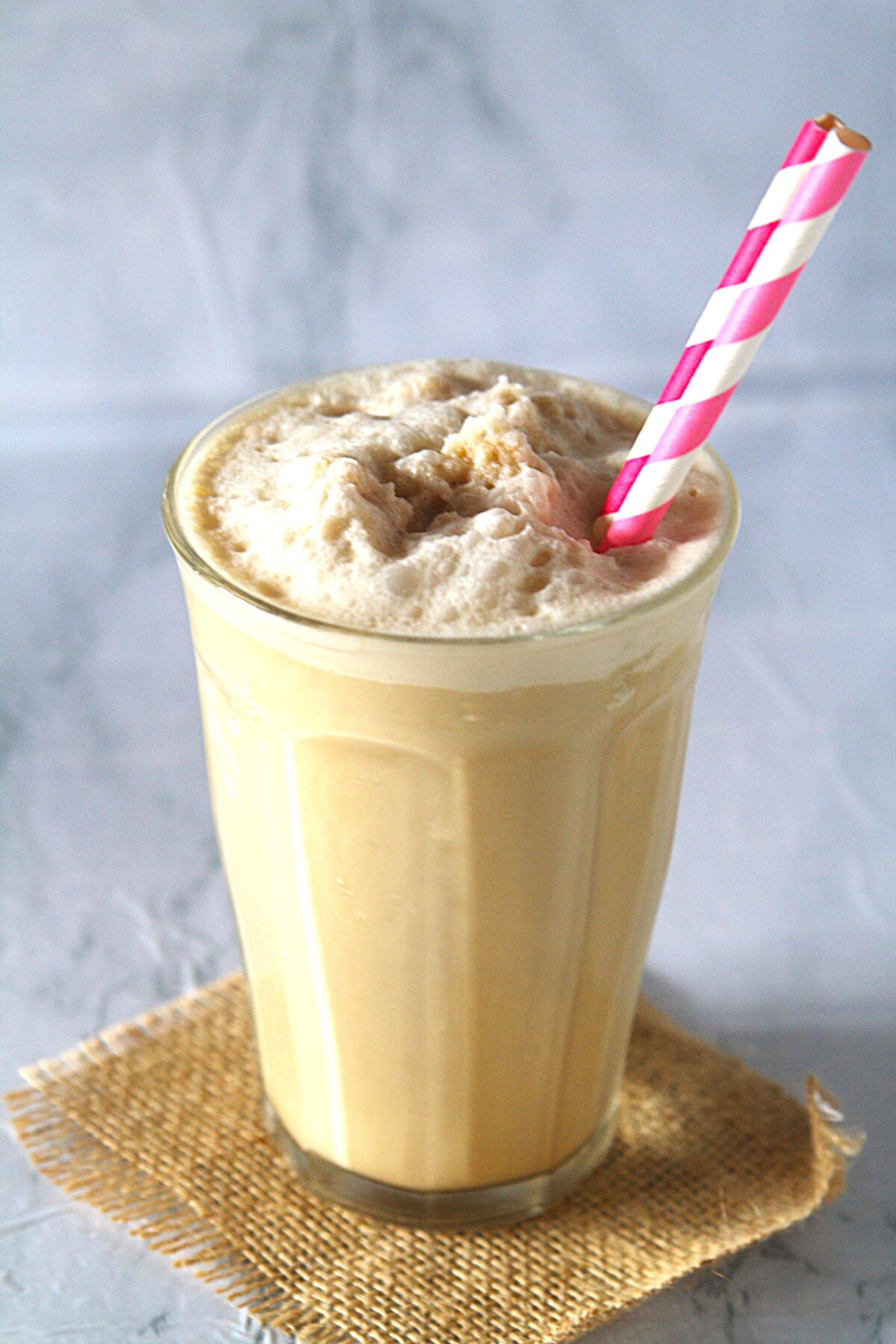 If you love Baskin-Robbins' delightful Cappuccino Blast, you'll enjoy this homemade version that combines rich coffee flavor with a creamy texture, ideal for hot days or sweet coffee cravings. It's simple to make in your own kitchen, and you'll appreciate this easy copycat recipe!