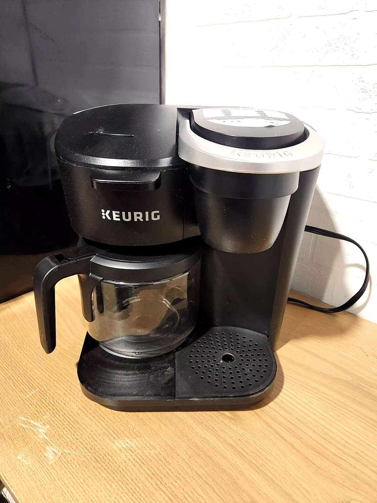 This guide will help you master your Keurig coffee maker, explaining everything from adjusting brew sizes and strength settings to exploring advanced features like temperature control, brew time, and the auto-on functionality for a personalized coffee experience.