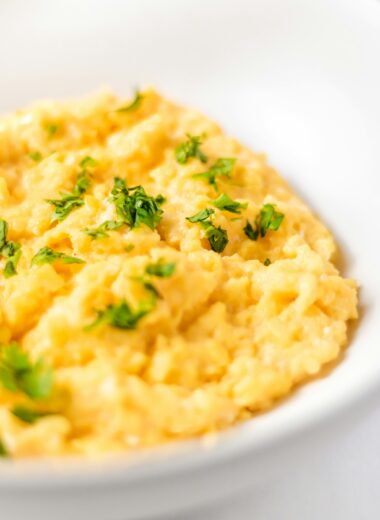 As plant-based diets gain popularity, the demand for vegan egg substitutes like Simply Eggless and Just Egg has soared. In this post, we’ll compare these leading options and share a quick, protein-packed vegan scramble recipe that’s as versatile as it is delicious, perfect for breakfast sandwiches, wraps, or a wholesome morning meal.