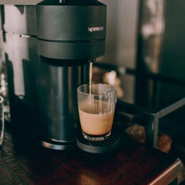 Is your Nespresso Vertuo machine flashing a red and yellow light, disrupting your coffee routine? This detailed guide will help you understand the reasons behind the blinking light patterns and provide solutions to resolve the issue.