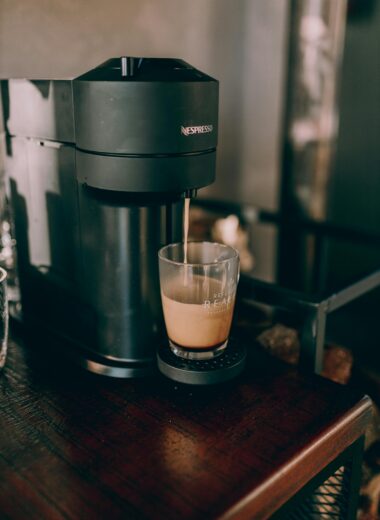 Is your Nespresso Vertuo machine flashing a red and yellow light, disrupting your coffee routine? This detailed guide will help you understand the reasons behind the blinking light patterns and provide solutions to resolve the issue.