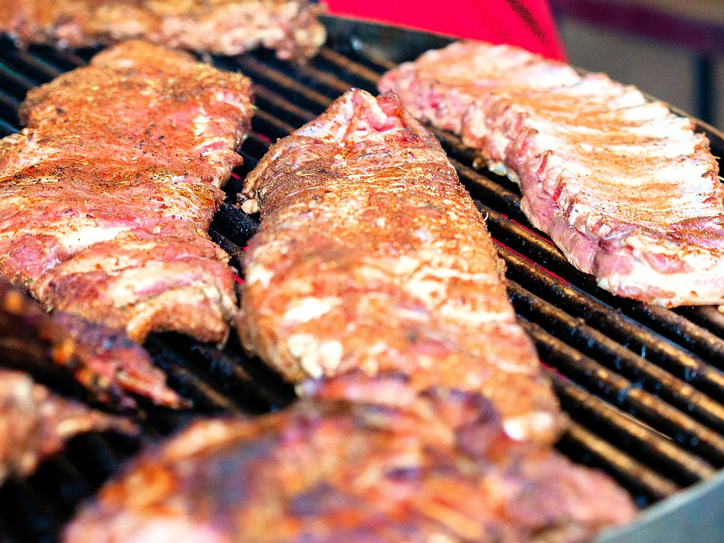 Discover the difference between baby back ribs and spare ribs, including their flavor, texture, and cooking methods. Learn which type of pork rib is perfect for your next BBQ or grilling session!