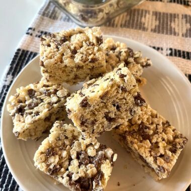 Cocoa Pebbles Rice Krispie Treats is a fun twist on a classic snack that both kids and adults will love. Try switching it up with Fruity Pebbles for a yummy rainbow colored treat!