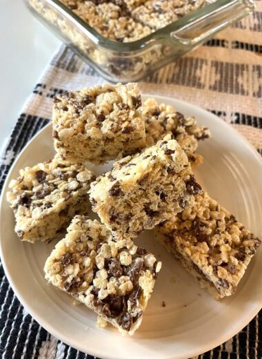 Cocoa Pebbles Rice Krispie Treats is a fun twist on a classic snack that both kids and adults will love. Try switching it up with Fruity Pebbles for a yummy rainbow colored treat!