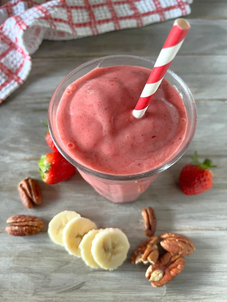 This copycat Smoothie King Strawberry Hulk Smoothie recipe delivers a creamy, high-protein drink perfect for muscle growth, weight gain, or a delicious meal replacement.