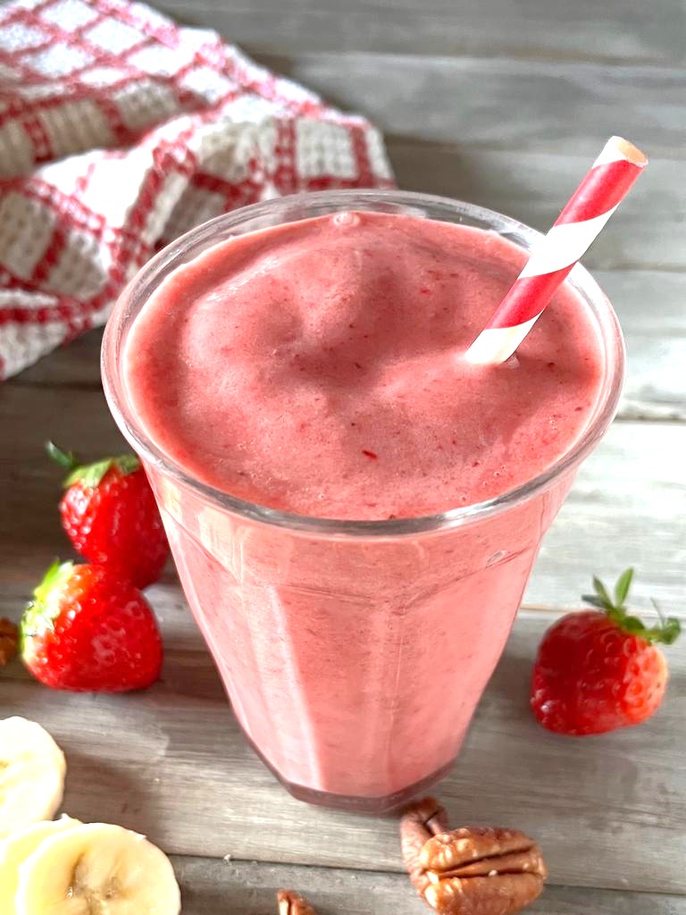 This copycat Smoothie King Strawberry Hulk Smoothie recipe delivers a creamy, high-protein drink perfect for muscle growth, weight gain, or a delicious meal replacement.