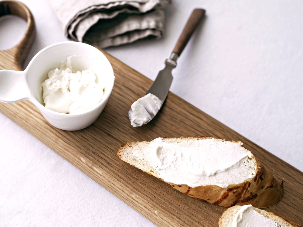 Discover the key differences between cream cheese block and spread. Learn which type to use for baking, spreads, dips, and more.