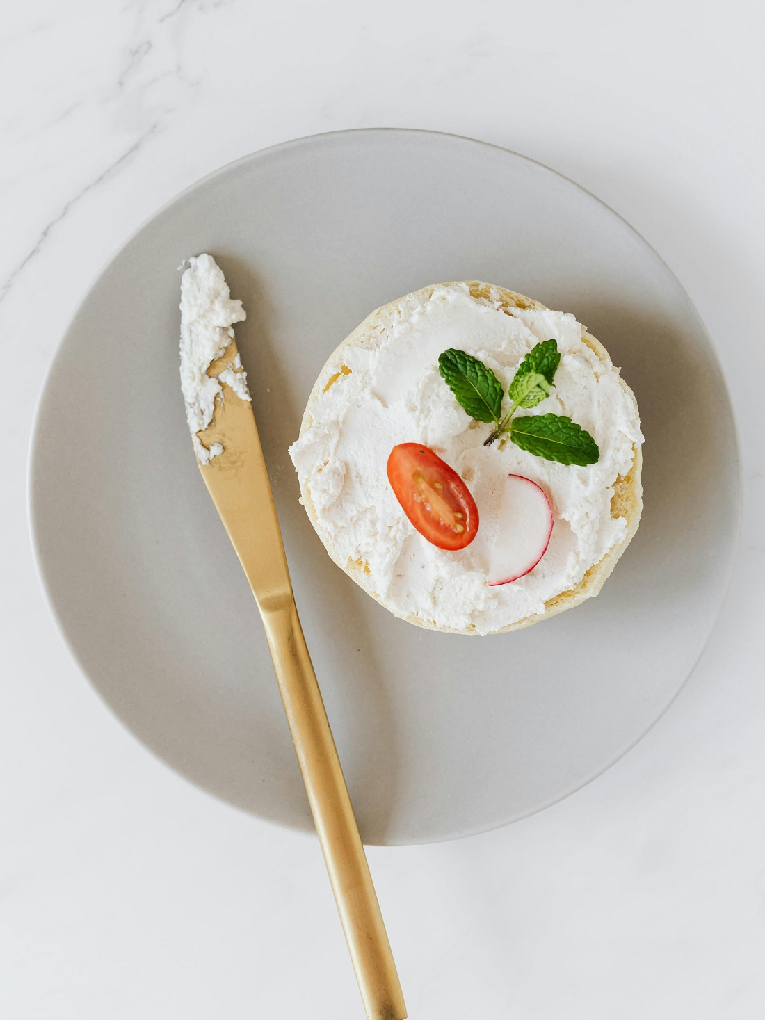 Discover the key differences between cream cheese block and spread. Learn which type to use for baking, spreads, dips, and more.