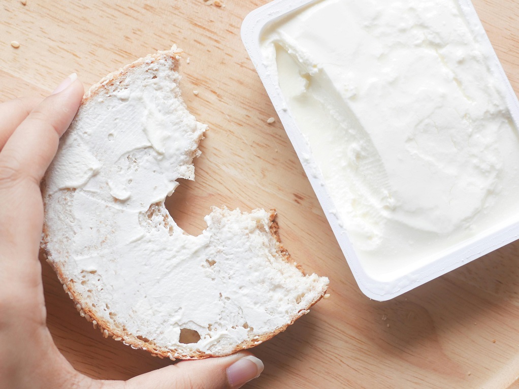 Discover the key differences between cream cheese block and spread. Learn which type to use for baking, spreads, dips, and more.