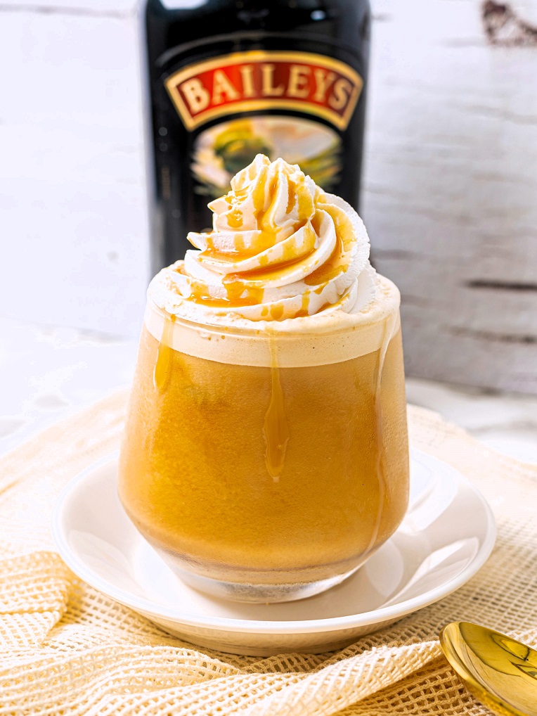 Wondering if Baileys Original Irish Cream contains coffee? Learn about the ingredients in this popular liqueur, its perfect pairing with coffee cocktails, and how Baileys enhances drinks like Irish coffee, Baileys mocha martinis, and more!