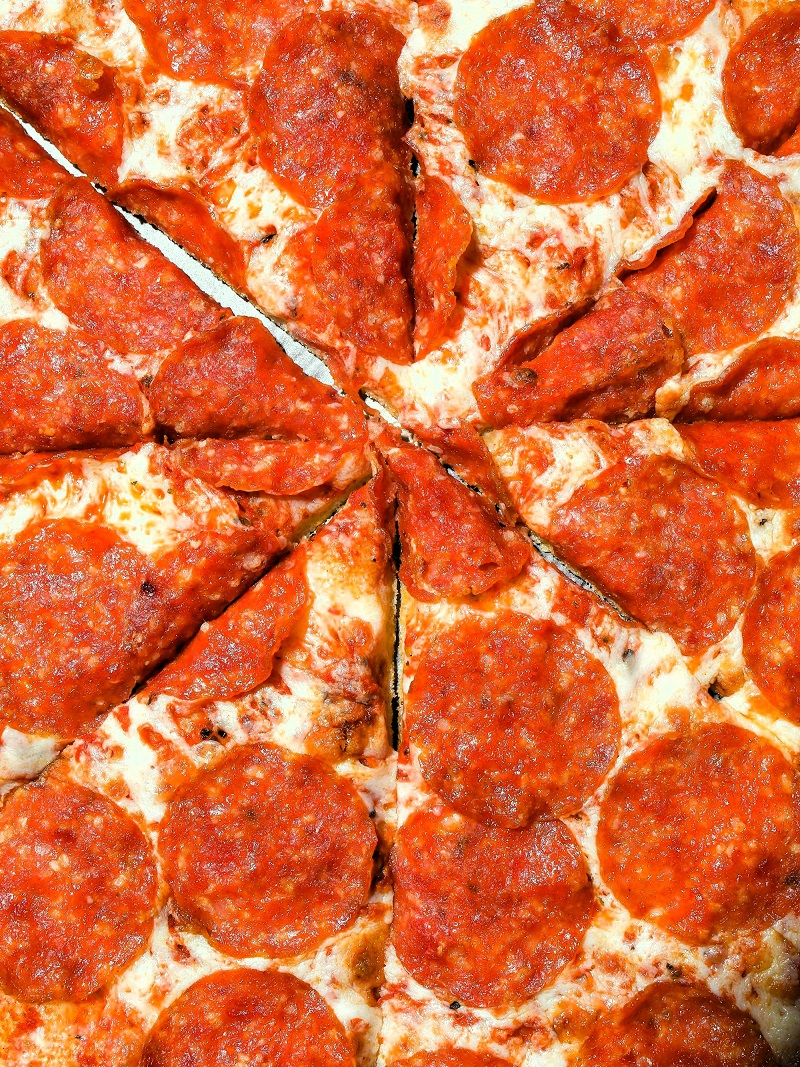 Curious about the difference between Domino’s Robust Tomato Sauce and Marinara Sauce? Discover how their textures, flavors, and ideal pizza pairings set them apart. Learn which sauce is the best choice for your next pizza order!