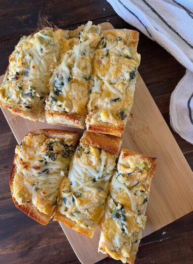 This Easy Creamy Vegan Spinach Artichoke Dip Pizza recipe is a crowd-pleasing, quick, and satisfying vegan treat perfect for any occasion, from game day to cozy movie nights.