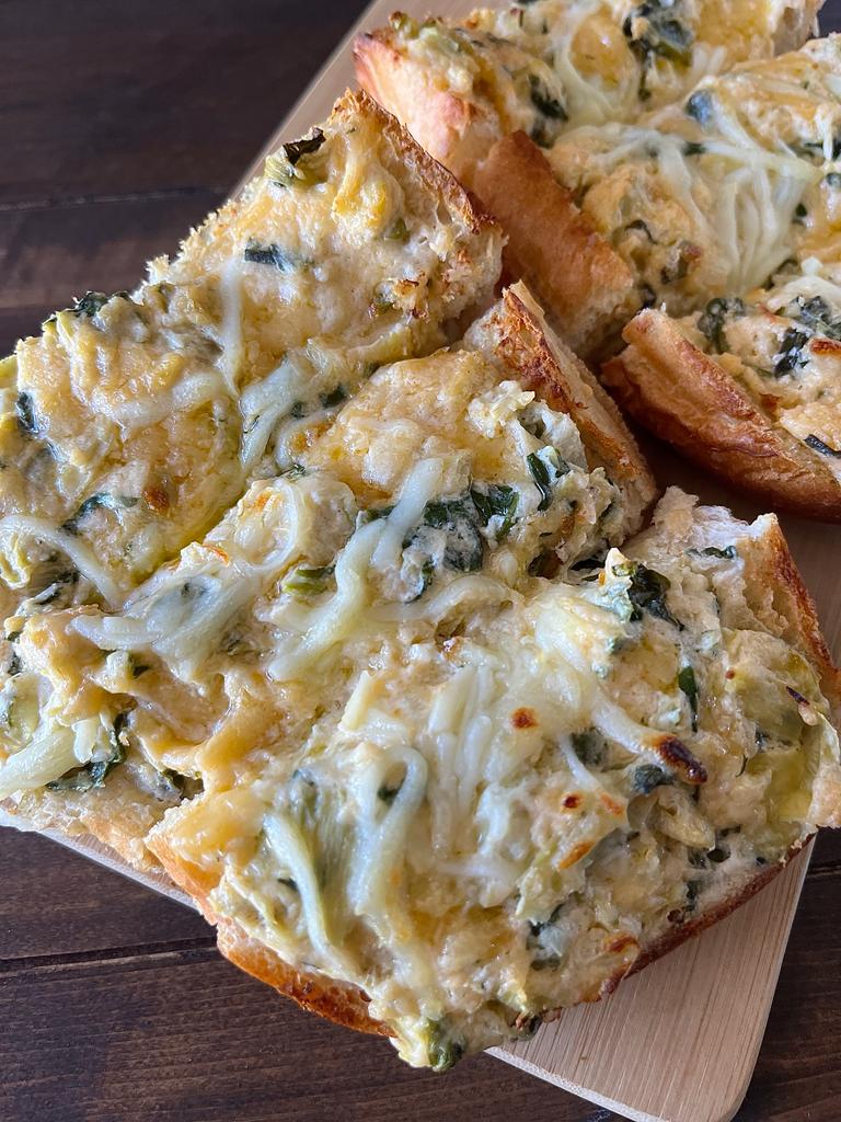 This Easy Creamy Vegan Spinach Artichoke Dip Pizza recipe is a crowd-pleasing, quick, and satisfying vegan treat perfect for any occasion, from game day to cozy movie nights.