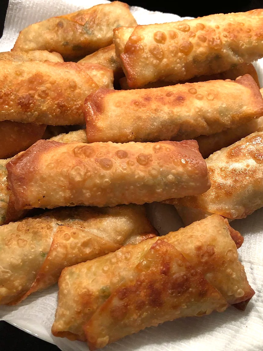 Discover the key differences between Filipino lumpia and egg rolls, including their ingredients, cooking methods, and flavor profiles, to help you decide which crispy snack to enjoy.