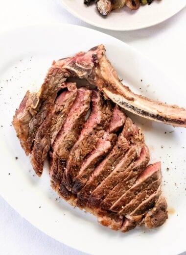 Learn how to cook the perfect steak on a George Foreman grill with our easy guide. Find out the ideal cooking time, temperature, and tips for ribeye, flank, and New York strip steaks to achieve a juicy, flavorful steak every time.