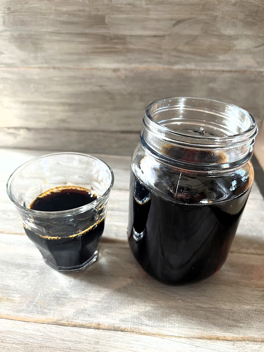 This red-eye coffee recipe will give you the caffeine boost you need with a bold, flavorful blend of espresso and regular coffee – perfect for coffee lovers seeking an extra kick of energy.