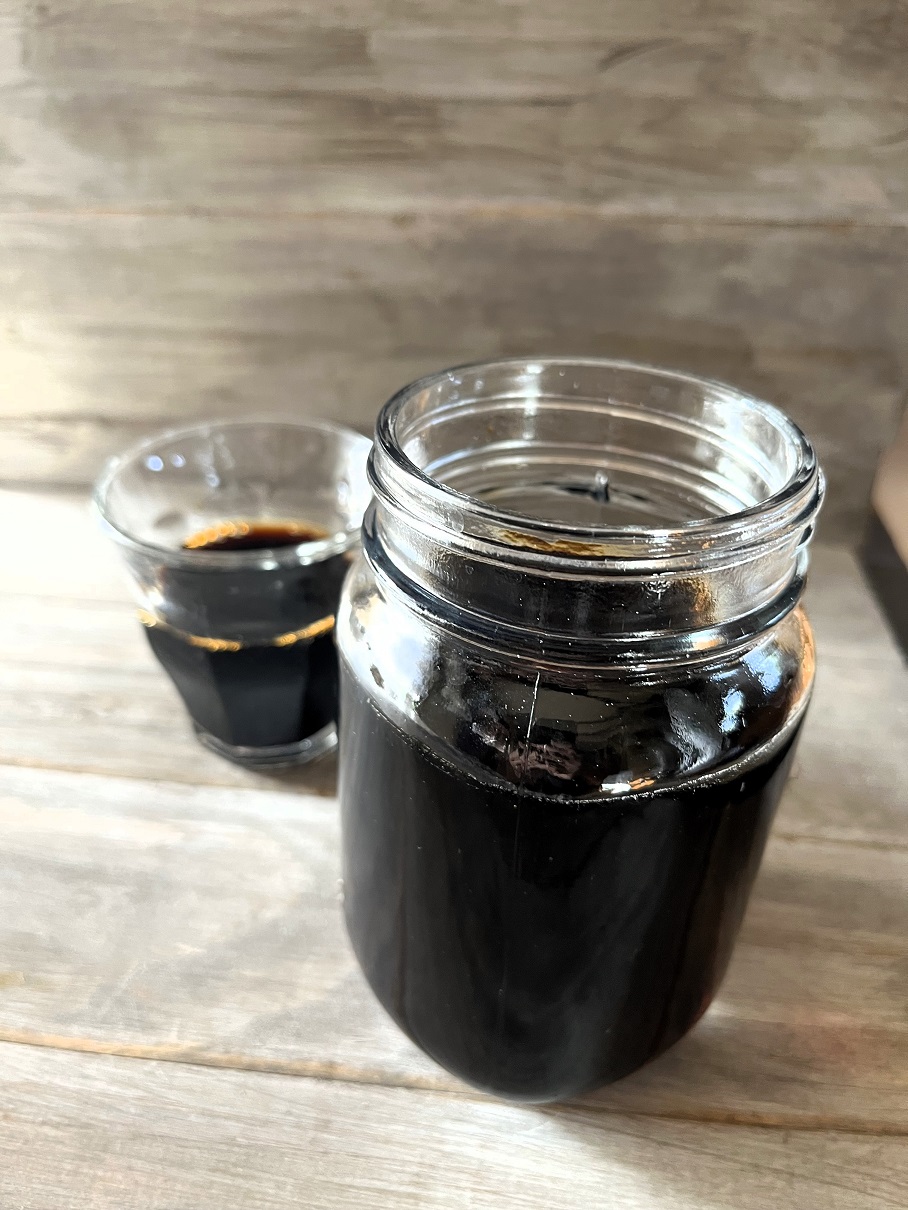 This red-eye coffee recipe will give you the caffeine boost you need with a bold, flavorful blend of espresso and regular coffee – perfect for coffee lovers seeking an extra kick of energy.