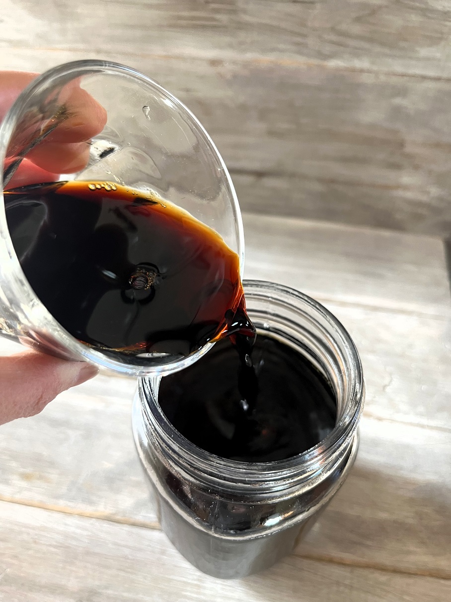 This red-eye coffee recipe will give you the caffeine boost you need with a bold, flavorful blend of espresso and regular coffee – perfect for coffee lovers seeking an extra kick of energy.