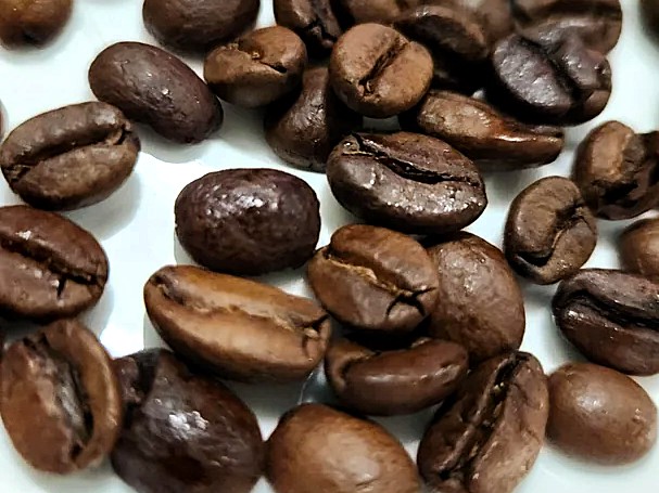 Costco's Kirkland brand offers great value with its medium roast, smooth hazelnut and dark chocolate notes, and competitive price. Perfect for coffee lovers seeking quality without the premium price tag.