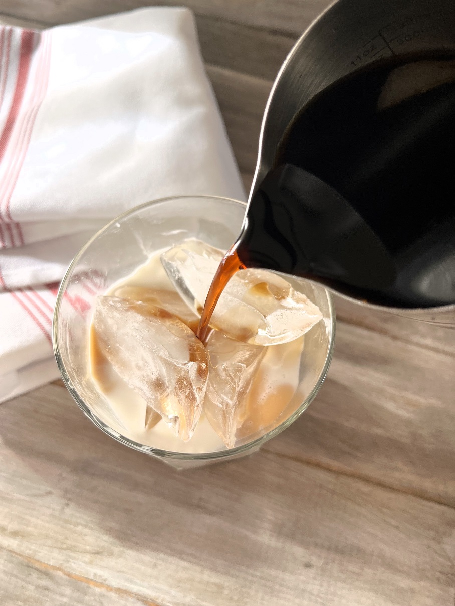 This Iced Caramel Macchiato Upside Down Coffee served upside down is the perfect blend of sweet vanilla, rich espresso, poured in first, followed by the creamy milk, resulting in a smoother, more integrated flavor profile.