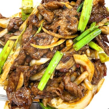 Learn the key differences between Szechuan Beef and Mongolian Beef in flavor, ingredients, spice level, and origin. Find out which dish suits your taste with detailed recipes and tips.