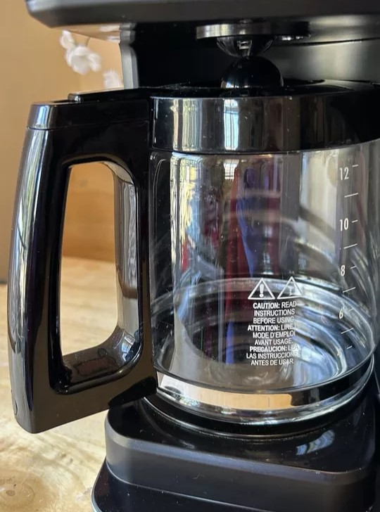 A detailed comparison of the Hamilton Beach Flexbrew vs Keurig Duo, exploring key features, performance, design, and value for money to help coffee lovers choose the best dual coffee maker.