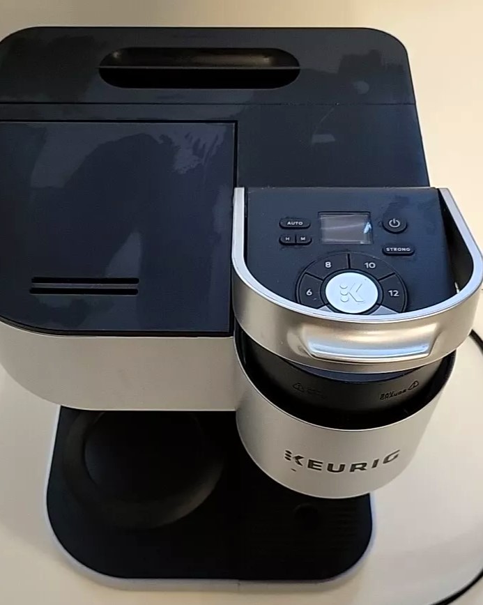 A detailed comparison of the Hamilton Beach Flexbrew vs Keurig Duo, exploring key features, performance, design, and value for money to help coffee lovers choose the best dual coffee maker.