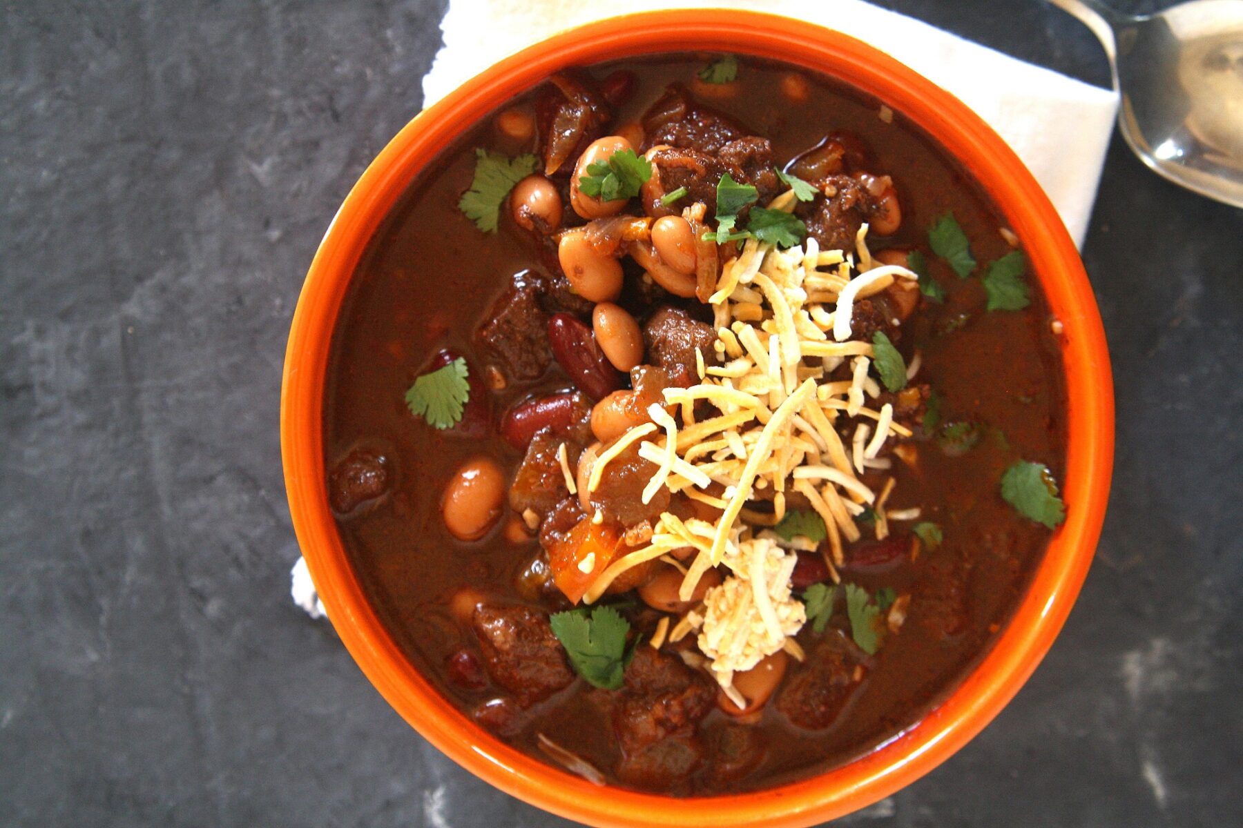 Recreate Wendy’s famous chili at home with this easy stovetop recipe. Packed with ground beef, beans, and a blend of spices, this hearty chili is perfect for a cozy meal or serving at your next gathering.